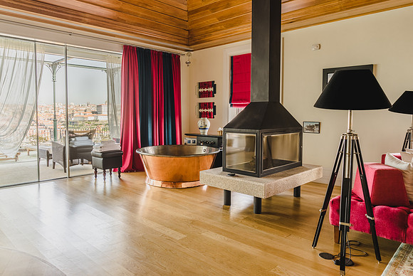 Modern luxury villa with ocean view in the Algarve, captured by professional photographer specializing in real estate.
